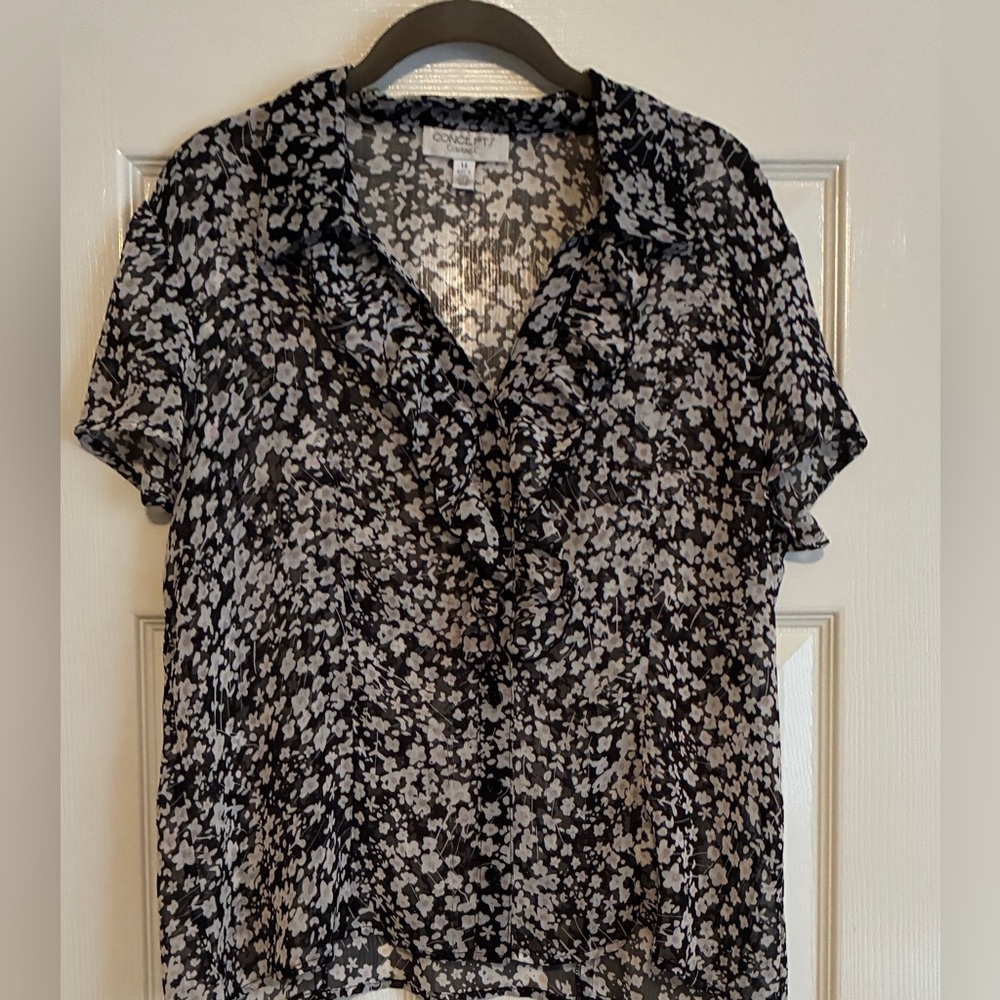 Concepts Conrad C Black Floral Women's Top size 14. Sheer. Cap sleeve.